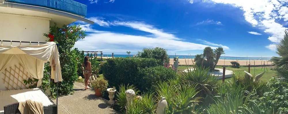 Villa Lux Beach House Barcelona With Pool And Hot Tub, Beach Access Malgrat de Mar