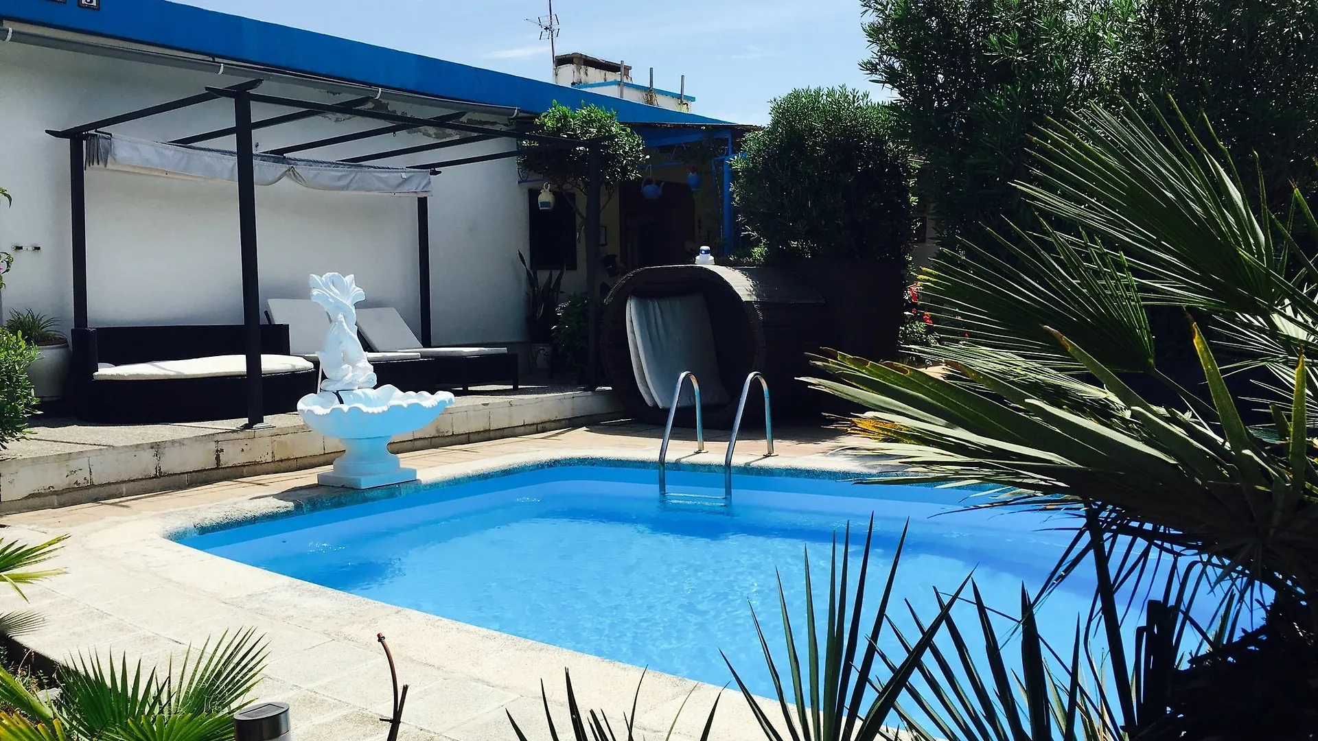 Villa Lux Beach House Barcelona With Pool And Hot Tub, Beach Access Malgrat de Mar