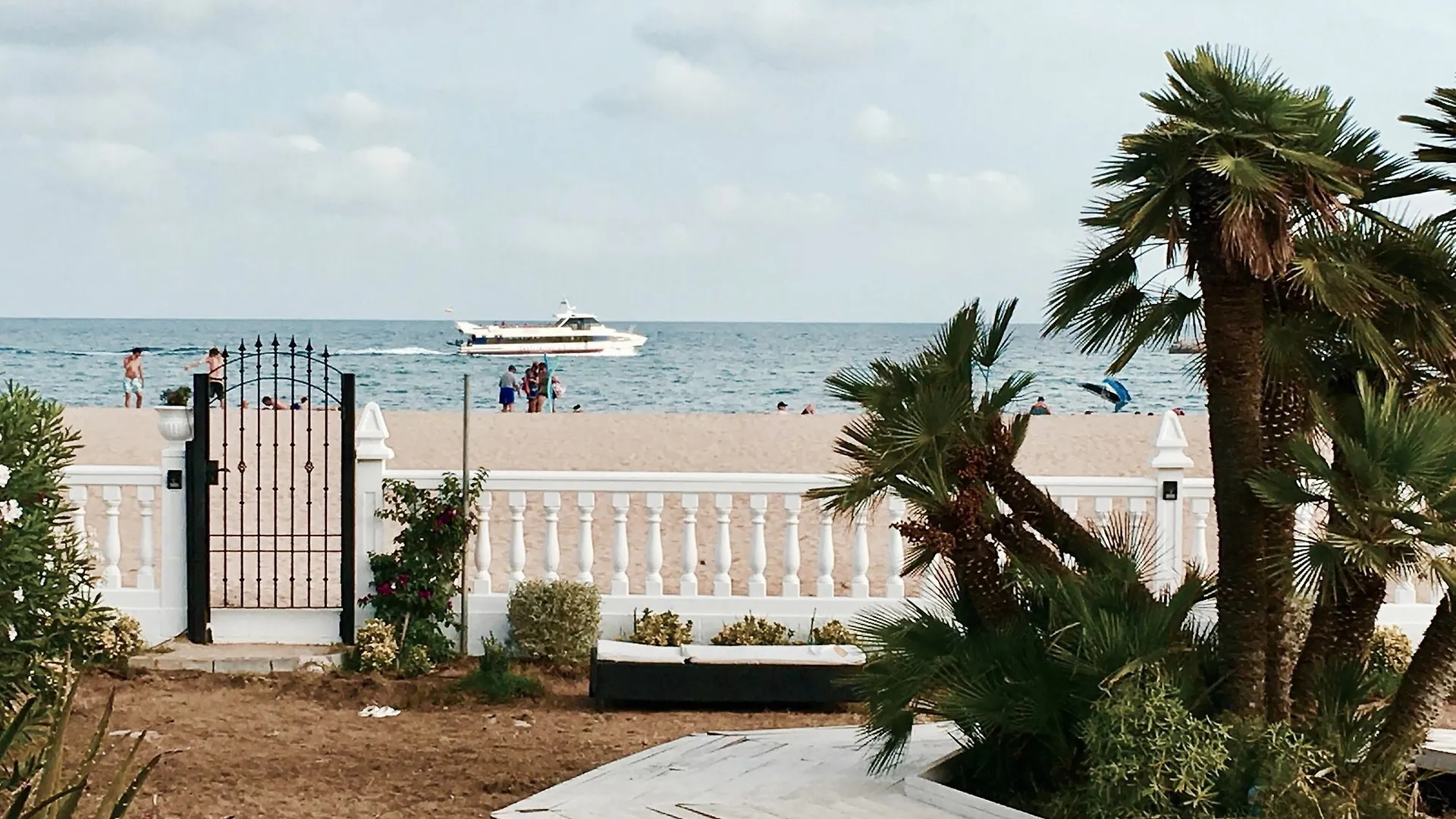 Lux Beach House Barcelona With Pool And Hot Tub, Beach Access Malgrat de Mar