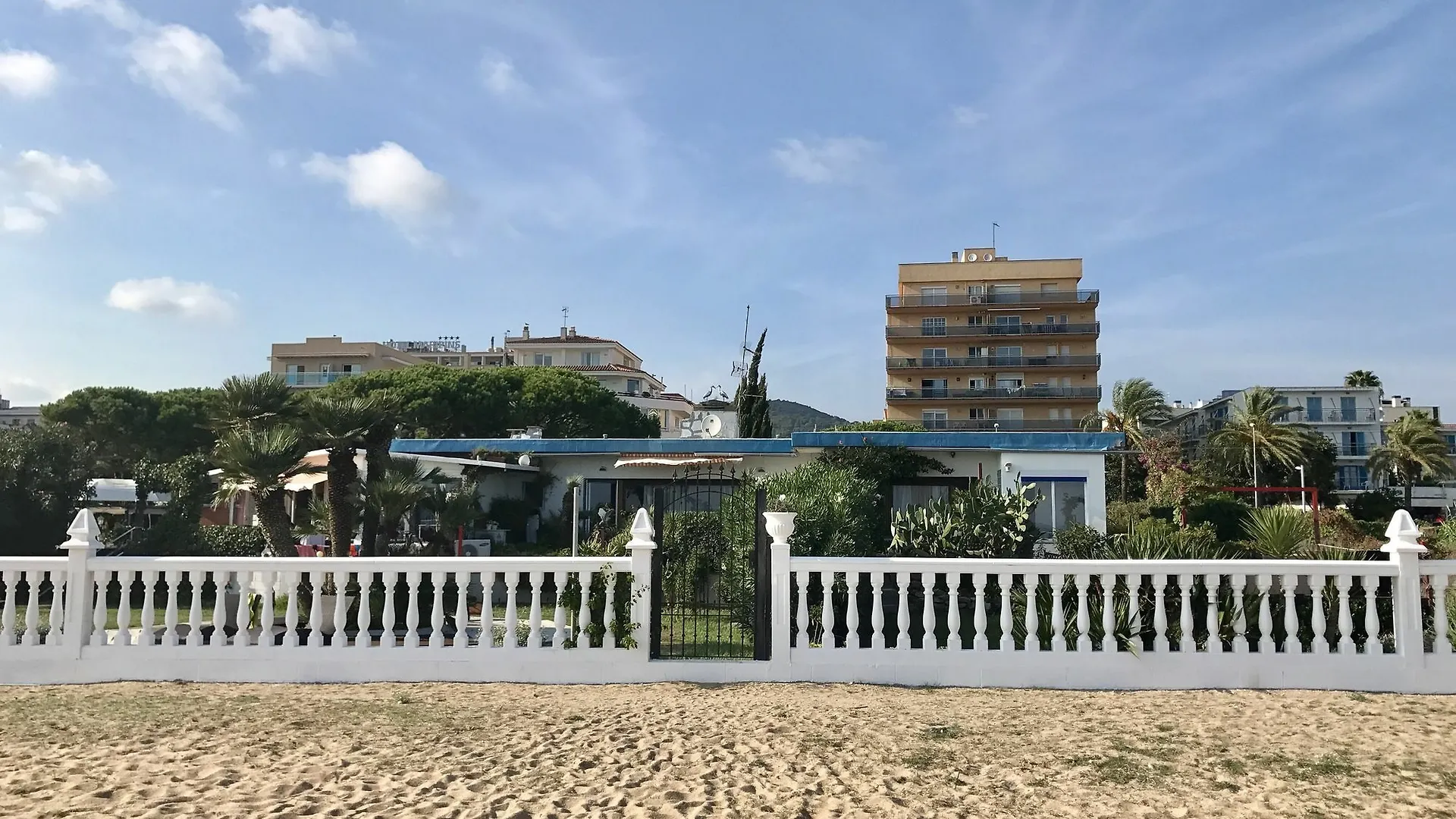 Vila Lux Beach House Barcelona With Pool And Hot Tub, Beach Access Malgrat de Mar